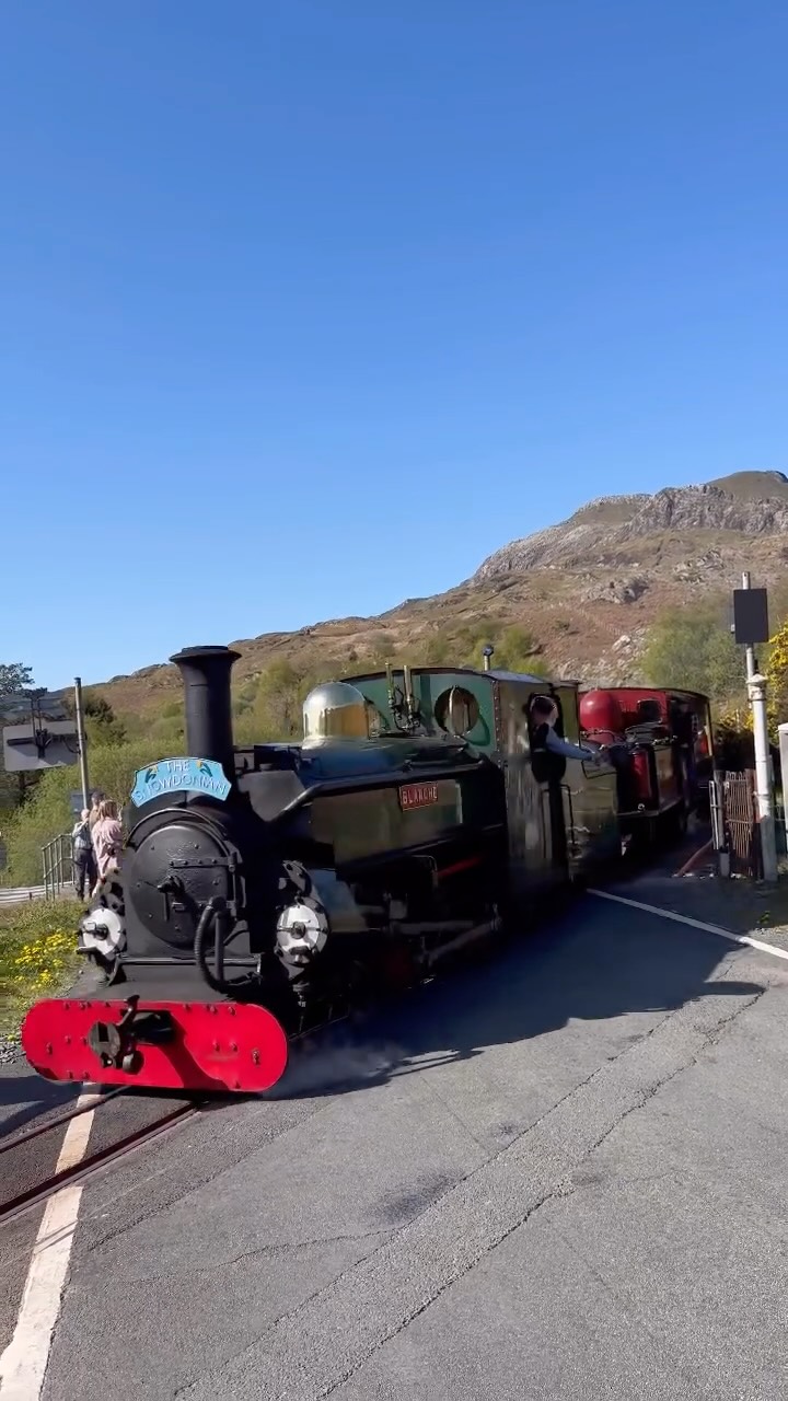 Just one clip of many from the 2026 Snowdonian run on Saturday. This is Stwlan Dam crossing and one of my favourite places.  #ffestiniogwelshhighlandrailways #steamtrainlife #eryri #tanygrisiau