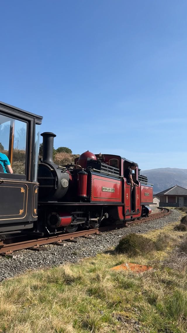 A week since the trains returned to the Ffestiniog Railway. And it was a sunny day for it as well! #blaenauffestiniog #llechicymru #eryri #tanygrisiau #steamtrainlife
