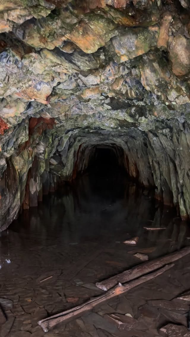 At its peak, Rhosydd Quarry employed 200 men. Imagine walking into this adit every day. 

#eryri #snowdonia #llechicymru #blaenauffestiniog #northwales