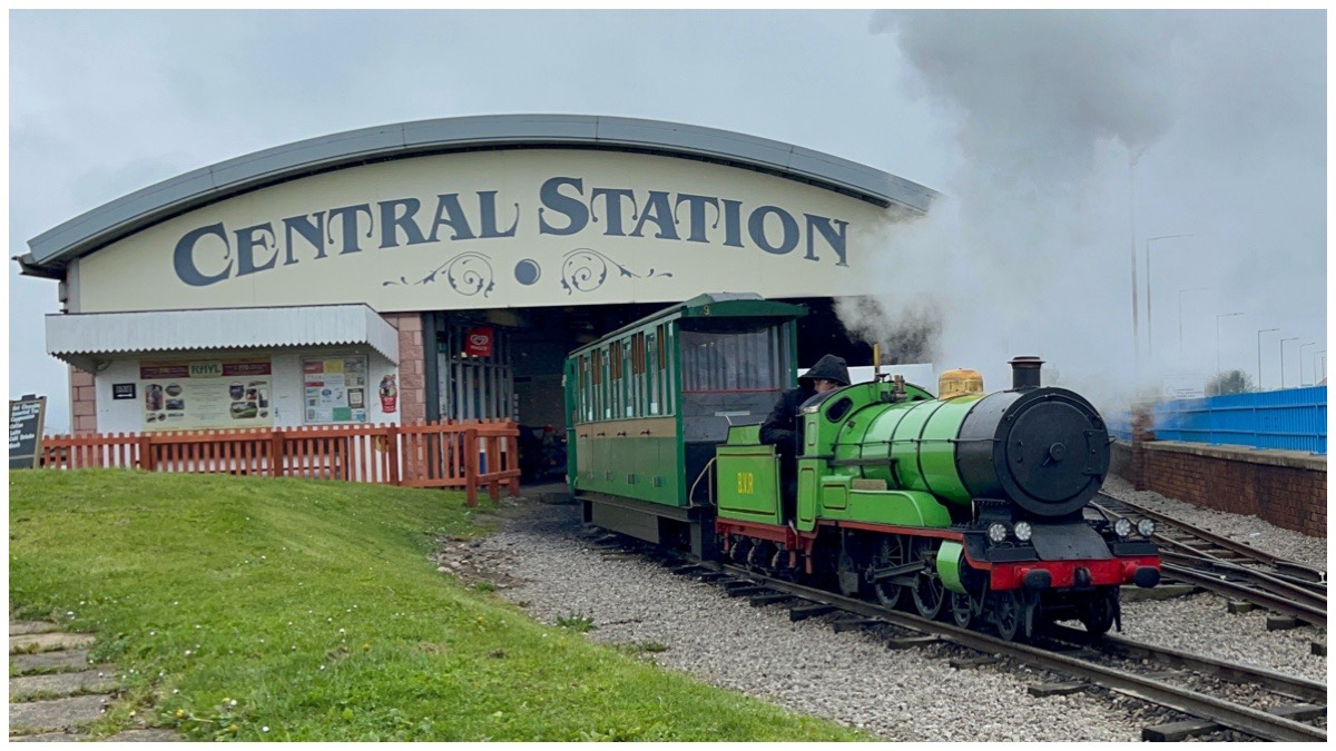 Rhyl Miniature Railway - Railway Queen leaving Central Station