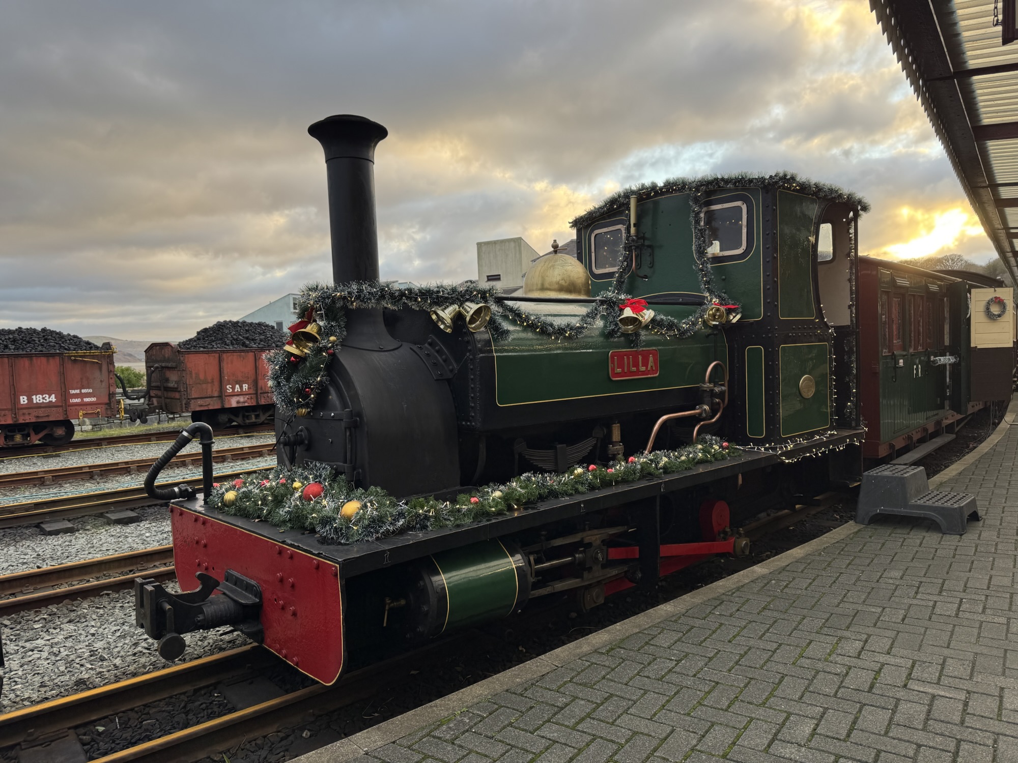 Lilla in her Christmas outfit at Harbour Station